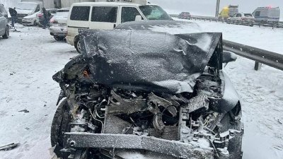 Крупное ДТП в Подмосковье: во время снежного урагана столкнулись почти 30 машин