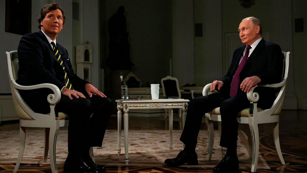 «Карлсон в кабинете Путина – это Герберт Уэллс в кабинете Сталина», – эксперты о знаковом интервью президента