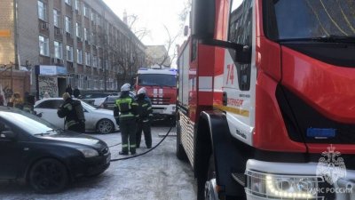 В центре Екатеринбурга из-за пожара из офисного здания эвакуировали 150 человек (ФОТО)