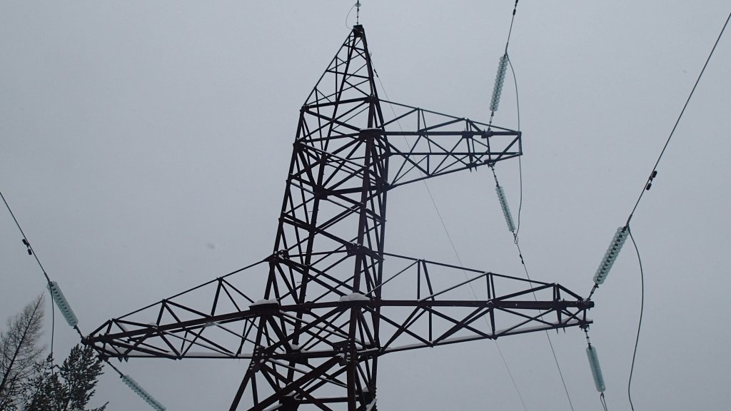 Энергетики установили оборудование для защиты от сильного ветра на ЛЭП, питающей север Свердловской области