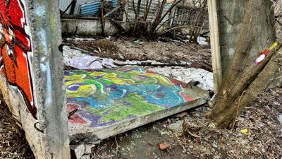 ЧП в Подмосковье: 7-летняя девочка погибла после обрушения бетонного забора
