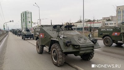 На улицы Екатеринбурга вышла военная техника (ФОТО)