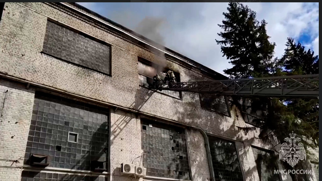 Три человека погибли и двое пострадали при пожаре на заводе в Воронеже