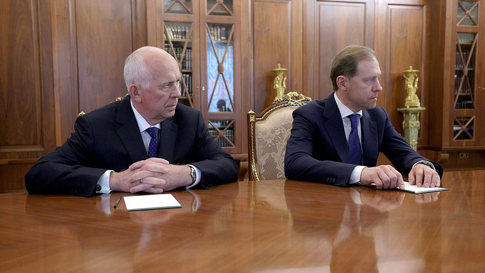 «Есть вопросы, которые требуют особого внимания…» Путин провел встречу с Мантуровым и Чемезовым