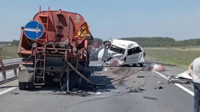 На Челябинском тракте разбилась машина с тремя пассажирами
