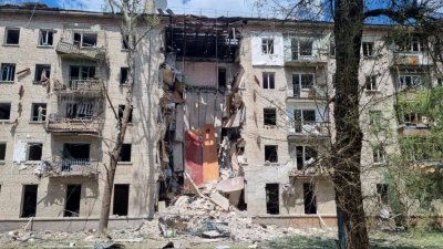 По жилым кварталам Луганска ударили пятью ракетами производства США