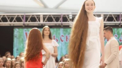 В Екатеринбурге нашли обладательницу самой длинной косы (ФОТО, ВИДЕО)
