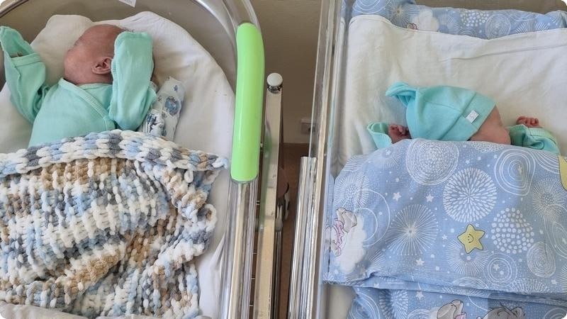 Уральские врачи выходили новорожденных близнецов массой в 1 килограмм (ФОТО)