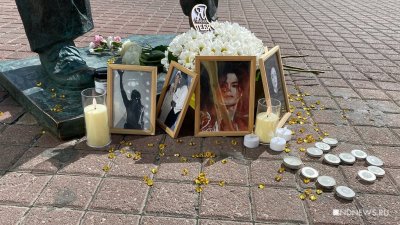 Фанаты Майкла Джексона почтили его память в годовщину смерти (ФОТО)