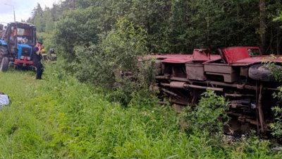 В Ивановской области автобус с пассажирами столкнулся с трактором