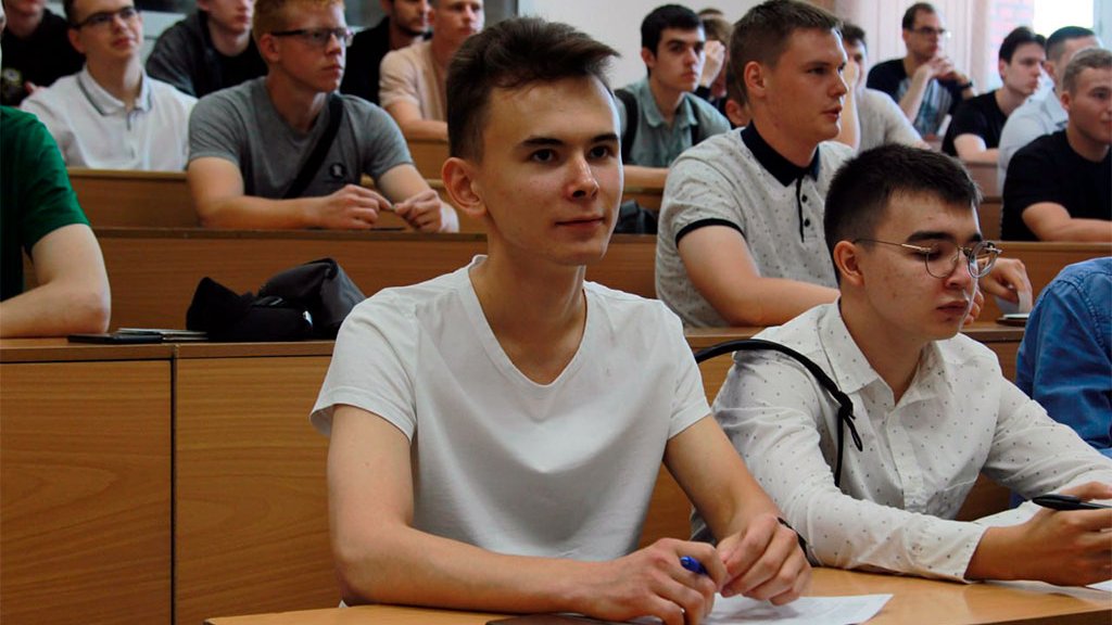 Студенты ЧелГУ начинают обучение по военно-учётным специальностям