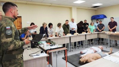 Уральских чиновников учат оказывать медпомощь на поле боя (ФОТО)