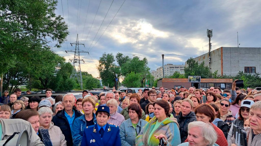 Текслер не пришел: тонущие жители Челябинска не дождались губернатора и решили обратиться к президенту