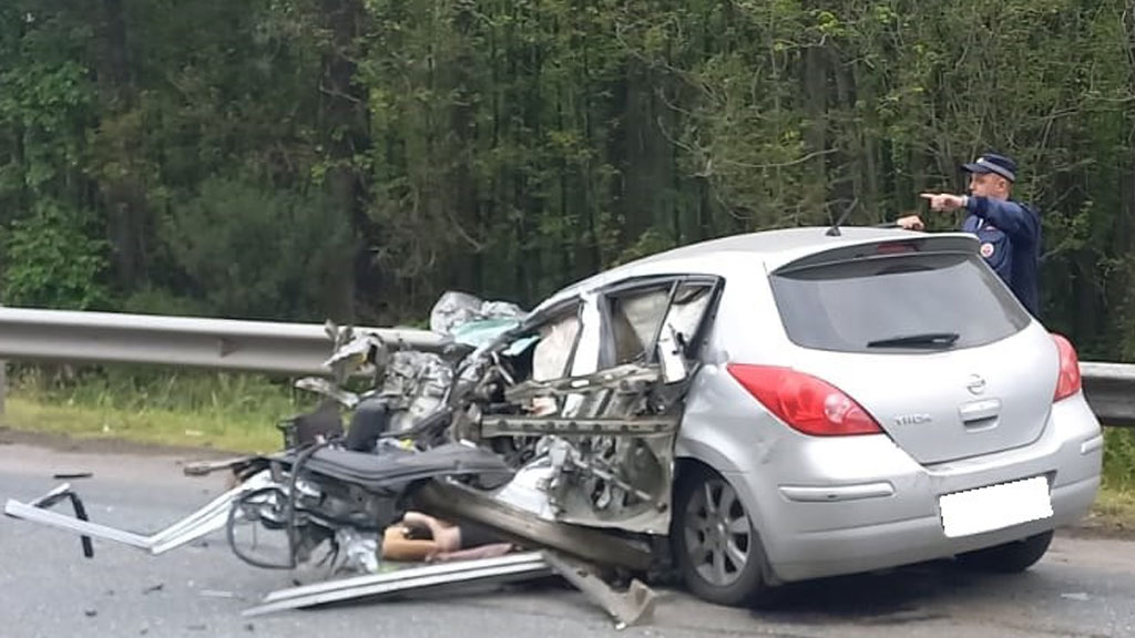 Легковушка влетела в грузовик в Татарстане: трое погибших