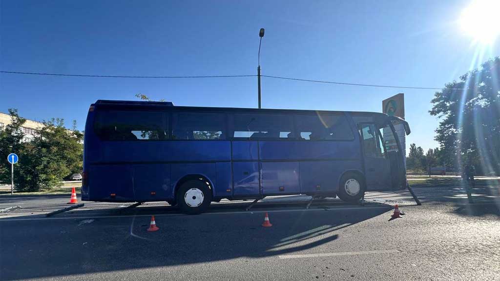 В Крыму иномарка протаранила рейсовый автобус