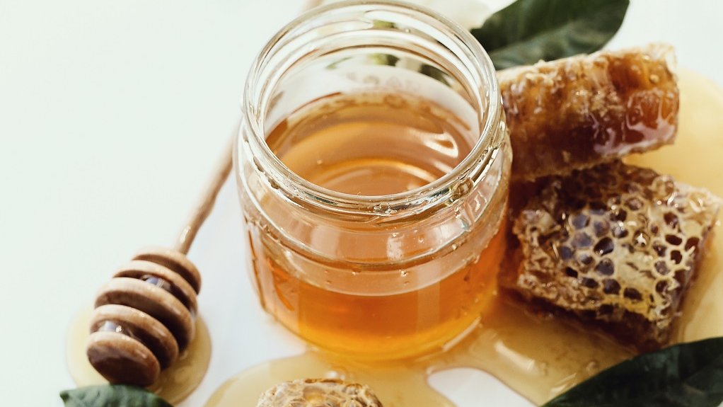 Россиянам посоветовали не искать натуральный мед в супермаркетах