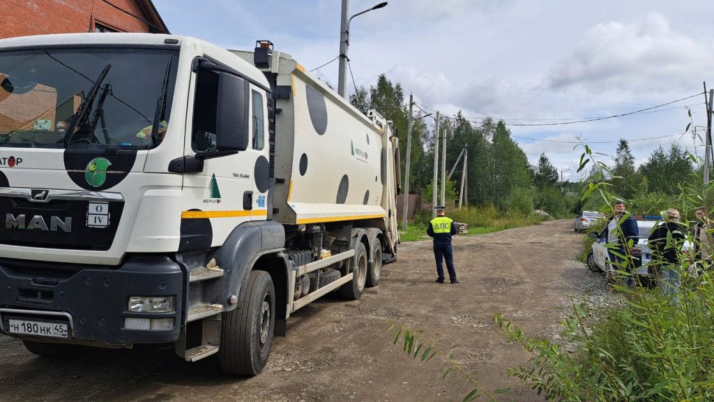 В Медном водитель мусоровоза насмерть задавил своего помощника