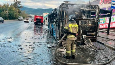 В Миассе на остановке сгорел пассажирский автобус