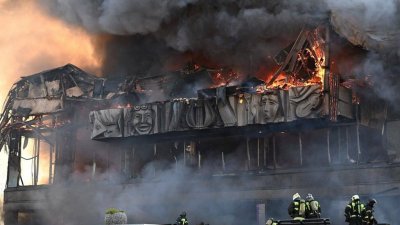 Три человека пострадали при пожаре в музыкальном театре Хабаровска