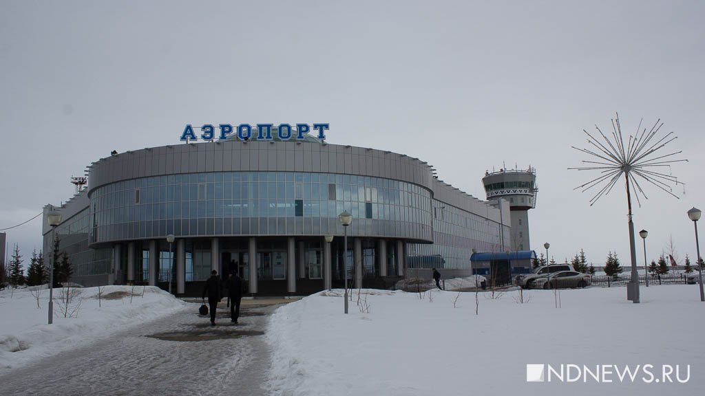 Пассажиры из Москвы час ждали, пока уберут снег на рулёжных дорожках аэропорта Салехарда