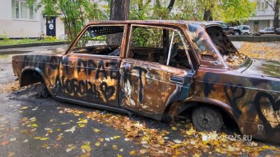 В Екатеринбурге решат, что делать с брошенными на улицах и во дворах автомобилями