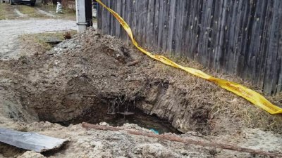 После гибели ребенка в яме с водой возбуждено уголовное дело