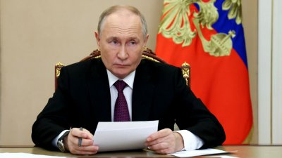 Путин поручил подготовить стандарты знания русского языка для мигрантов