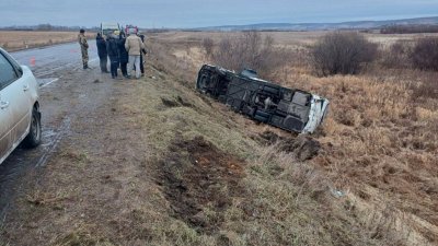 Под Красноярском в аварии с автобусом пострадали девять человек