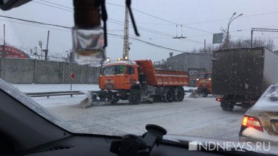 Почти 250 единиц техники расчищали свердловские трассы после снегопадов