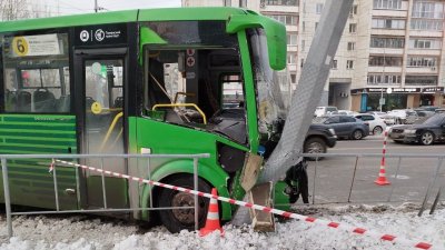 В Тюмени 10 человек пострадали в ДТП с автобусом