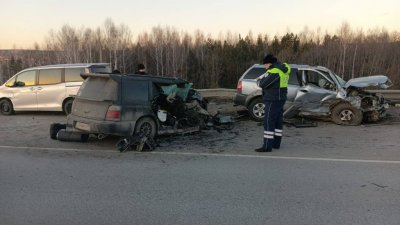 Под Белоярским в результате лобового столкновения погиб пассажир