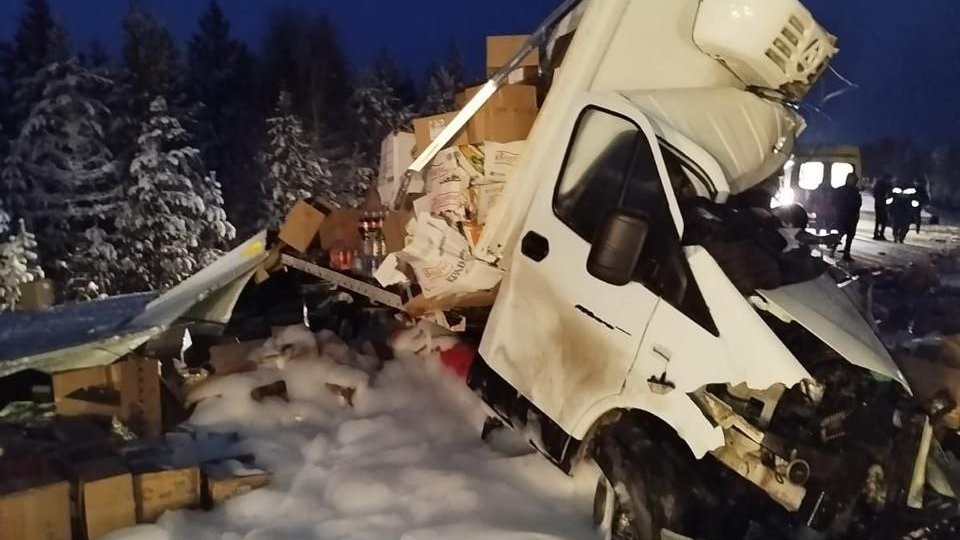 На Ямале автобус, полный вахтовиков, столкнулся с грузовой «ГАЗелью»