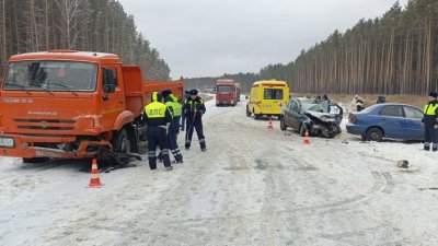 Из-за ДТП на Тюменском тракте полностью перекрывали движение