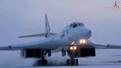 Российские ракетоносцы совершили 11-часовой полет над Северным Ледовитым океаном