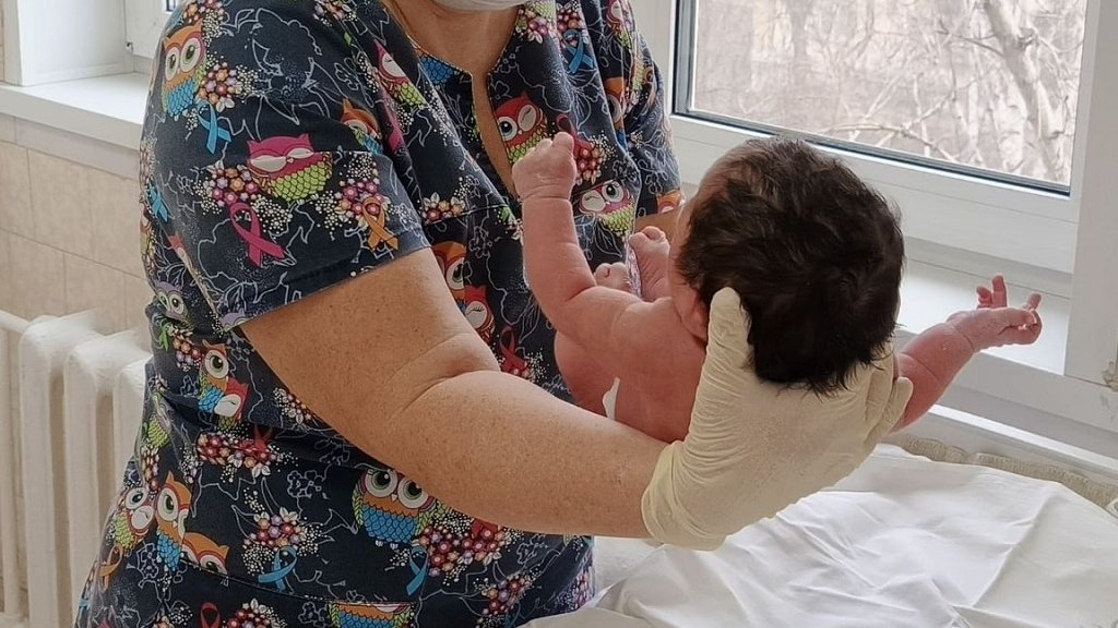 Екатеринбургские врачи приняли тринадцатые роды у 36-летней мамы