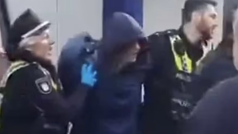 Женщина с ножом ранила 18 человек на главном вокзале в Гамбурге