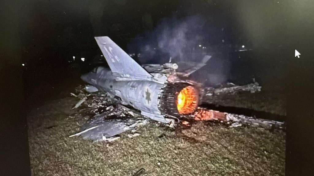 Тегеран показал обломки сбитого истребителя Израиля
