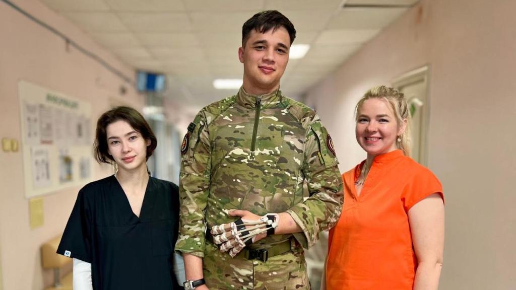 Врачи вылечили и вернули коллегу на СВО