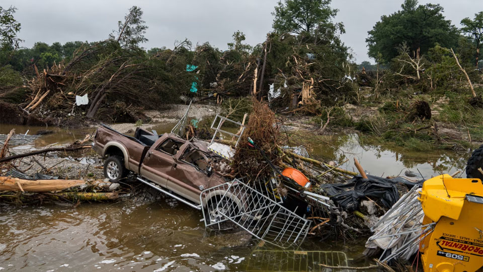 В США при наводнении погибли 50 человек: более 20 детей пропали без вести