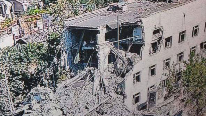 В пятиэтажку в Алешках попали две бомбы: под завалами десятки людей