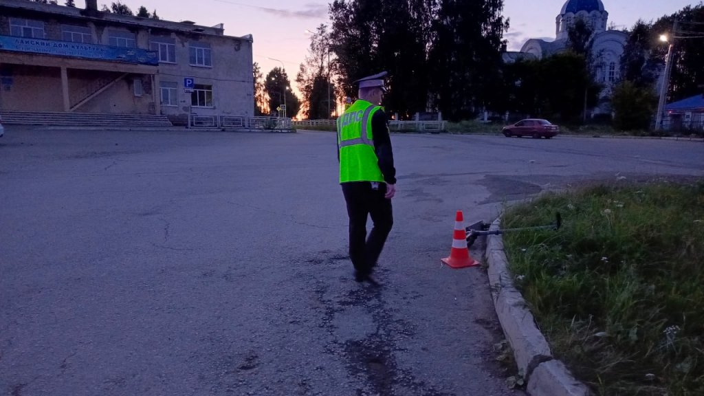 В уральском селе столкнулись подростки на мотоцикле и электросамокате (ФОТО)