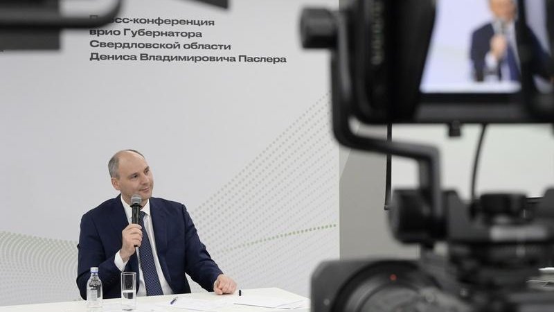 О дорогах, инвестпроектах и поддержке семей: Паслер вызвал уральские СМИ на диалог