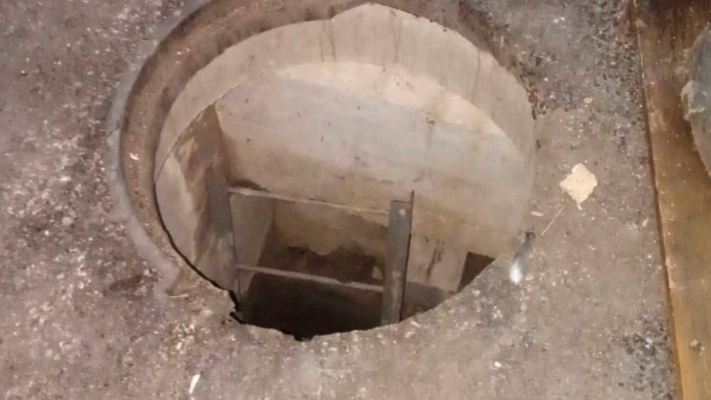 Двухлетний ребенок упал в люк в Каменске-Уральском (ФОТО)