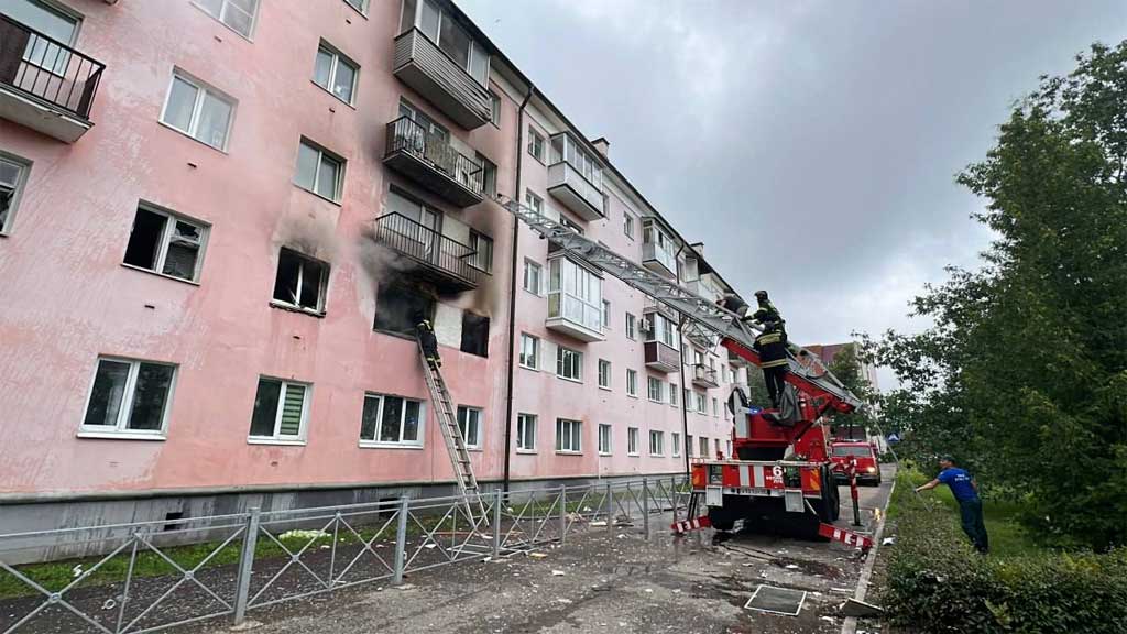 Газ взорвался в пятиэтажке в Великих Луках, пострадали четверо