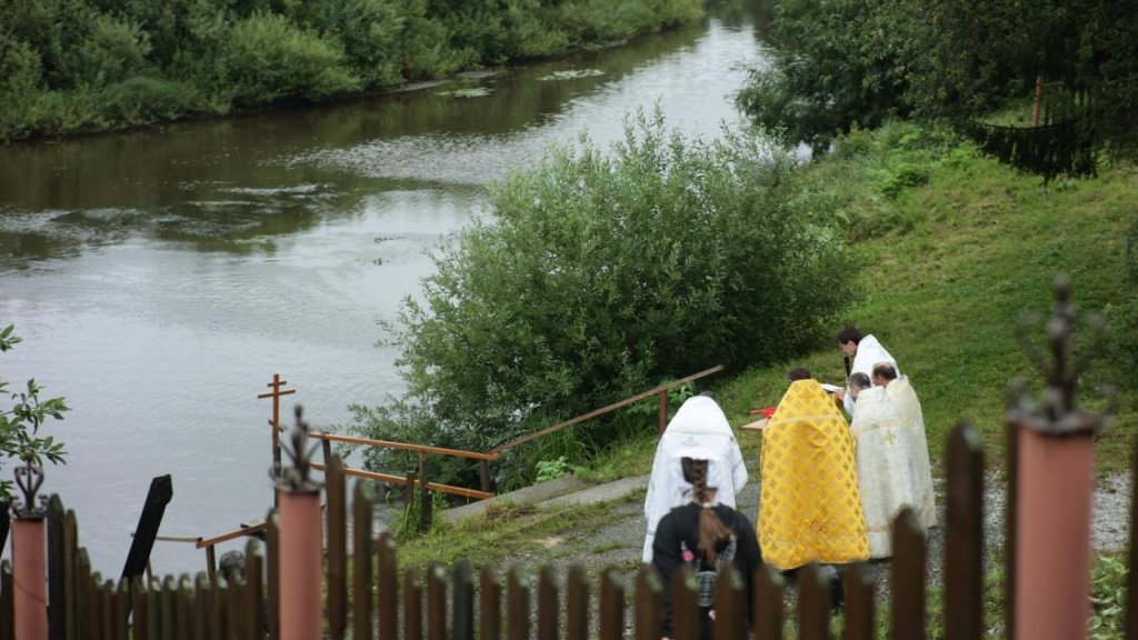 На Урале прошло массовое крещение в реке Чусовой