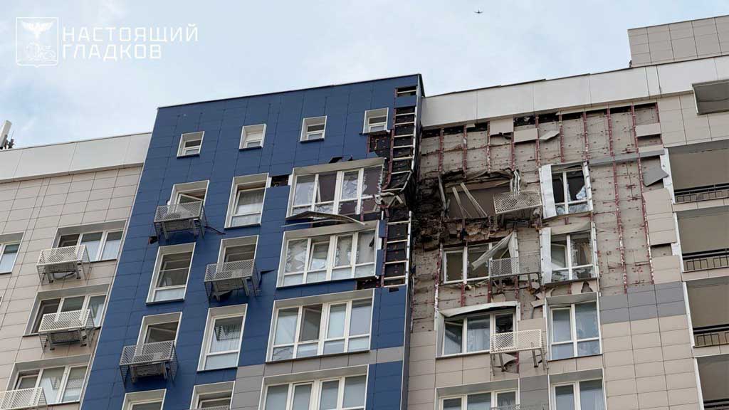 Беспилотник ВСУ атаковал многоэтажку в Белгороде