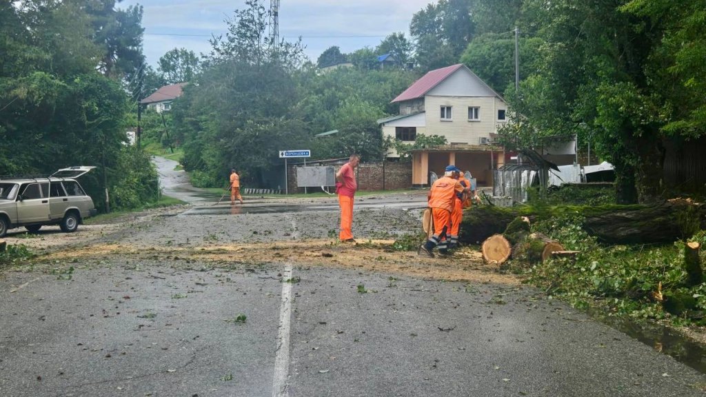 Ночью Сочи заливало дождем