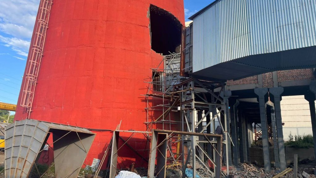 Во Владивостоке несколько рабочих сорвались с высоты на теплоэлектростанции