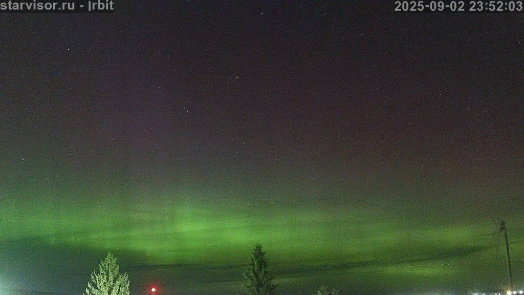 В Свердловской области уже вторую ночь видно полярное сияние
