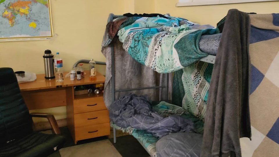 Полиция нагрянула в хостел для мигрантов на Елизавете (ФОТО)